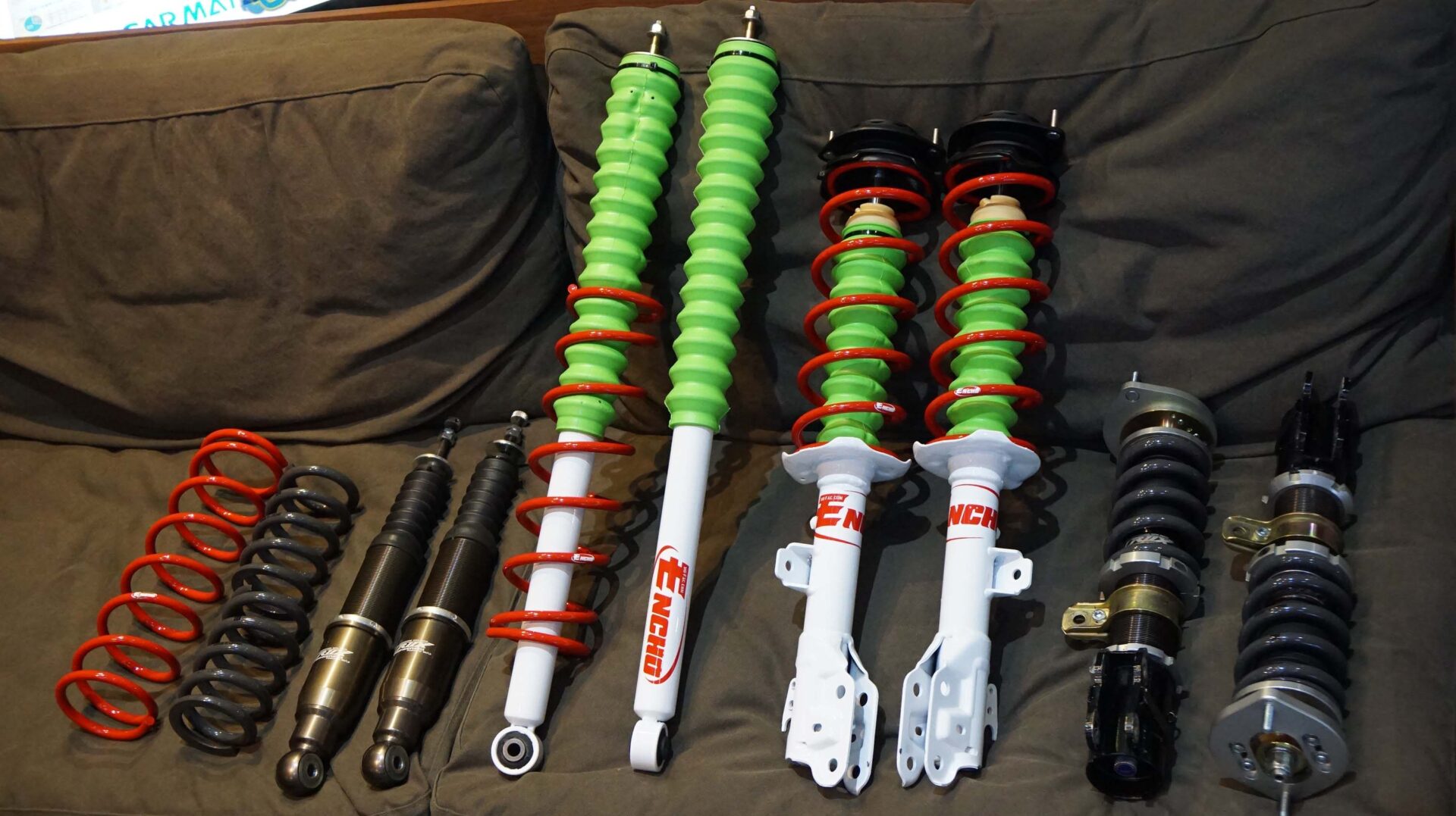 サスペンションキット 緑と赤 ボルトオン 両極端なサスペンションKITで高低差スゴイ(=ﾟωﾟ)ﾉ - コペン専門店も
